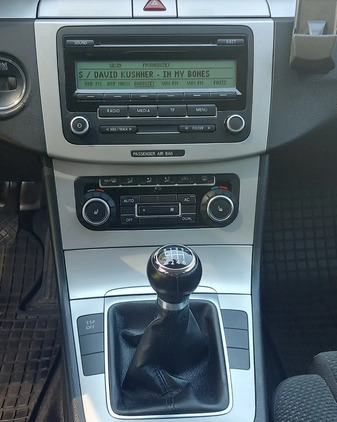 Volkswagen Passat cena 21900 przebieg: 154000, rok produkcji 2010 z Brzostek małe 191